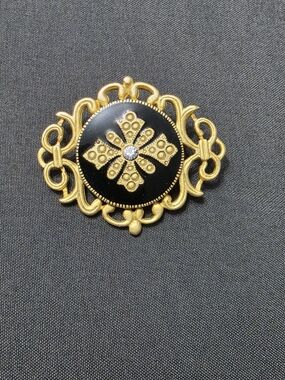 Estate Gold Tone Victorian Design Vintage Brooch - Item 249